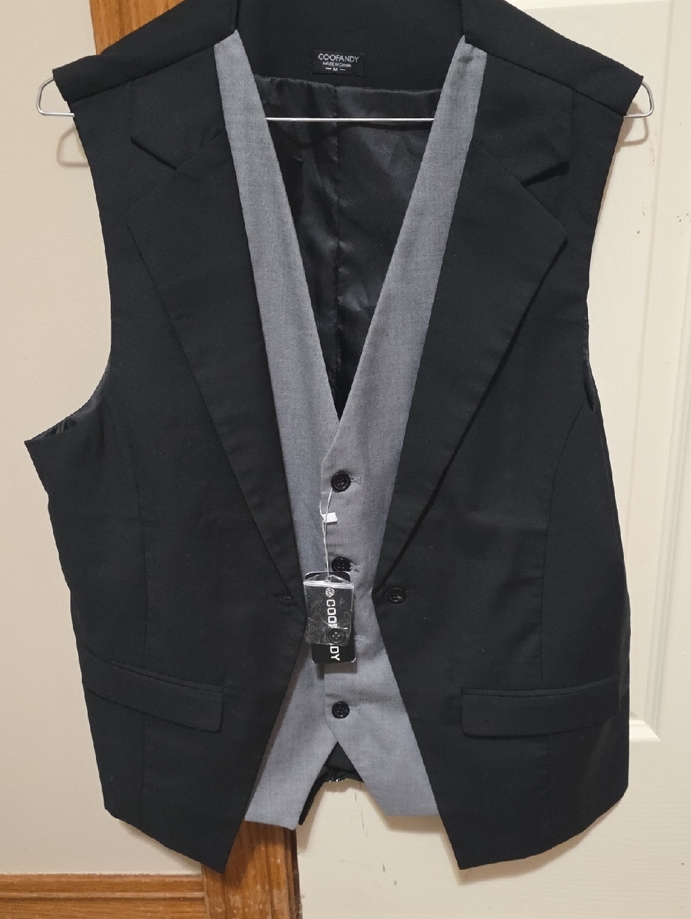 COOFANDY Men’s Black Vest with Gray Front Panel
